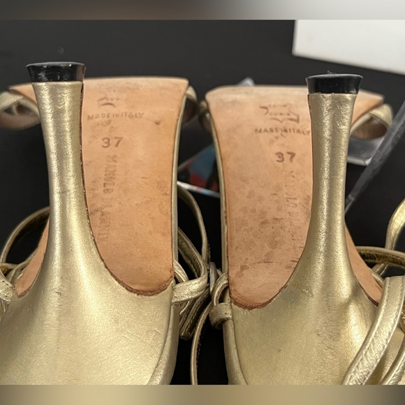 Manolo Blahnik gold metallic ankle strap heels (37) 6.5 - 7 - Picture 12 of 13
